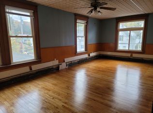 132 3rd St APT 2, Auburn, ME 04210