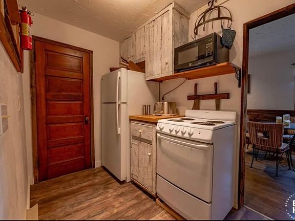 5th image of 163 Parkside Dr #103