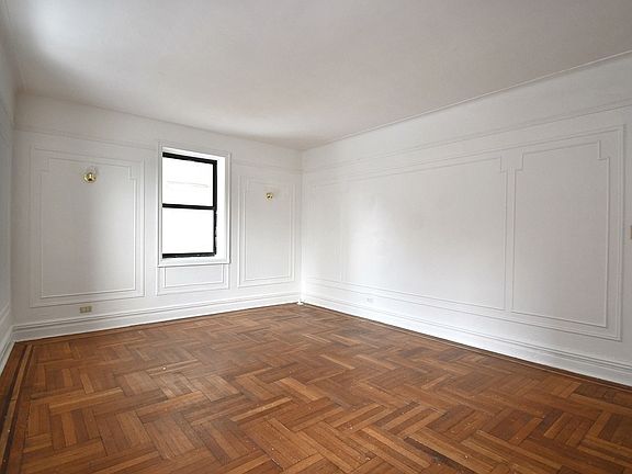 2nd image of 655 Pelham Pkwy N APT 1E