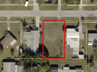 945 Hibiscus Ln, North Fort Myers, FL 33903