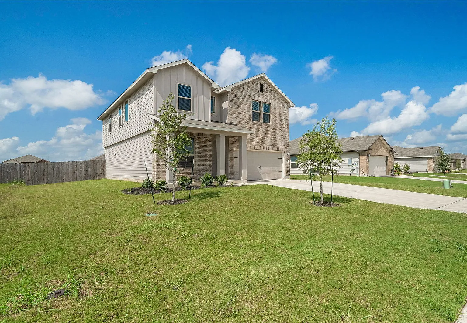 3 bed, 3.0 bath, 2416 sqft, $2,150 — Photo 3