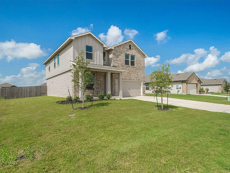 188 Shooting Star Dr — Photo 3