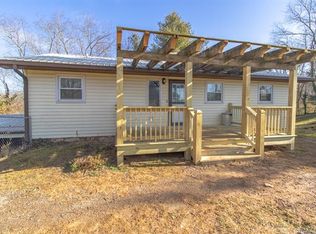 370 Maple Leaf Ln, Clyde, NC 28721