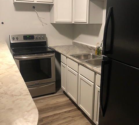3rd image of 39 Pearl St #11