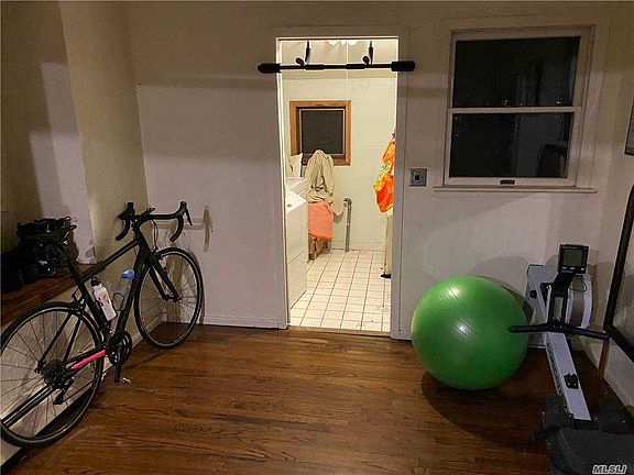 5th image of 31 Houghton Blvd