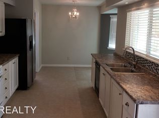 10200 Dunbarton Dr, El Paso, TX 79925