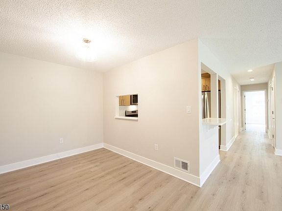 5th image of 327 Penns Way #1