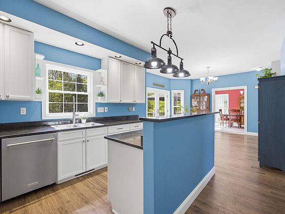 3rd image of 68 Reservoir Road