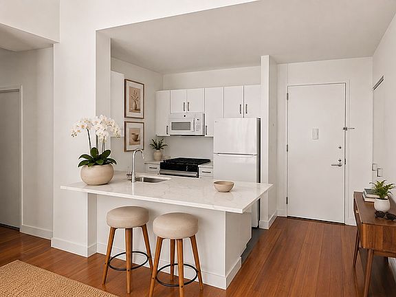 4th image of 184 Kent Ave APT B304