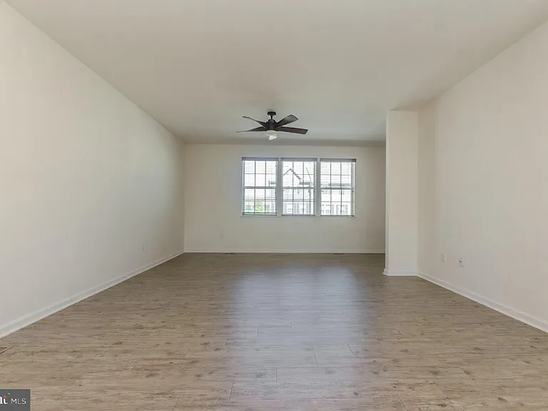 172 Drexel Ct — Photo 25