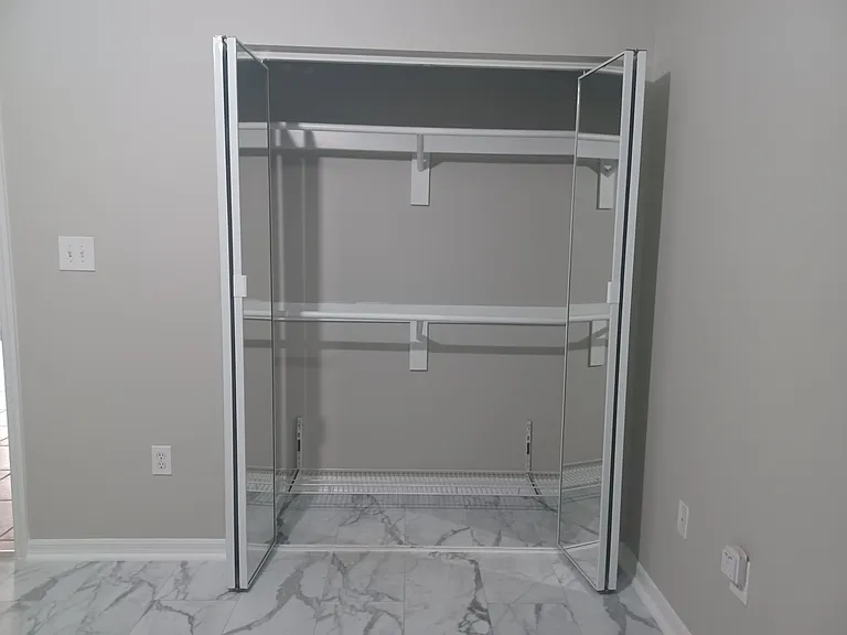 Guest Bedroom Spacious Closet