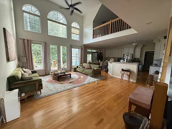Living area with Open kitchen breakfast corner