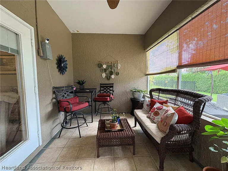 2843 Meadowood Ln — Photo 33