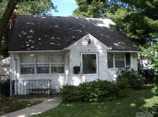 193 Trouville Rd, Copiague, NY 11726