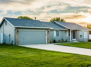 1021 W Crest Wood Cir, Meridian, ID 83642