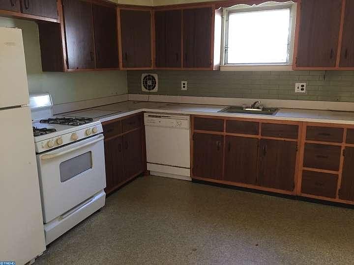 2nd image of 9877 Cowden St
