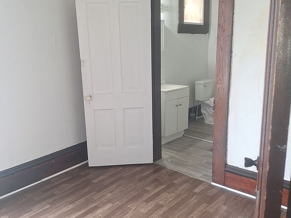 2nd image of 511 E Jackson St APT 2-1