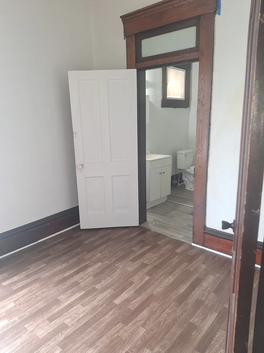 Building Photo - 511 E Jackson St #2-1
