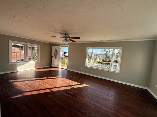 264 Rock Barn Ave, Princeton, WV 24740