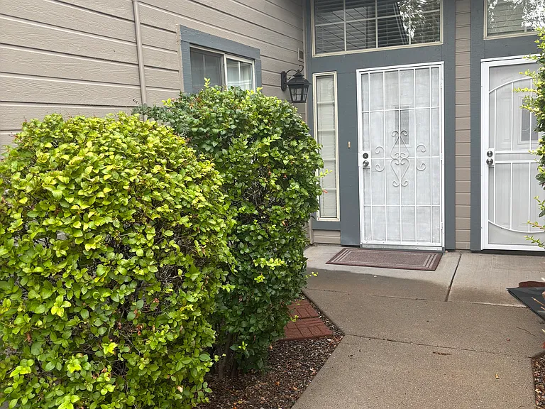 4050 E Village Cir — Photo 2
