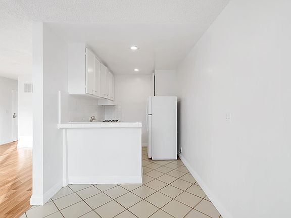 4th image of 222 Washington Ave #25