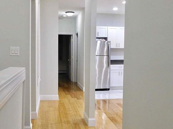 3rd image of 642 Coster St #1