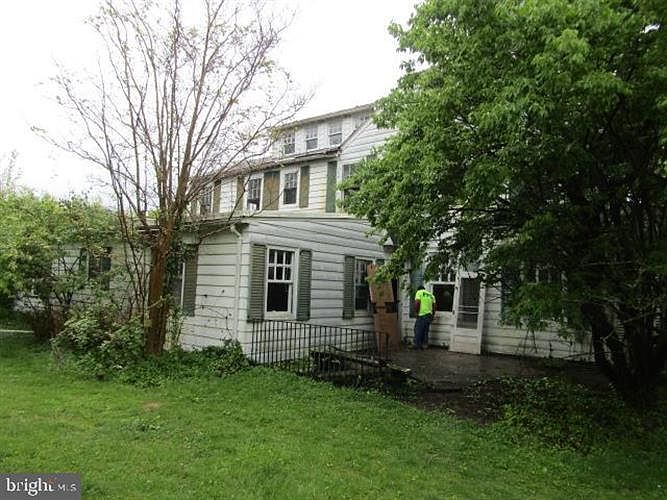 2nd image of 122 S Van Buren St