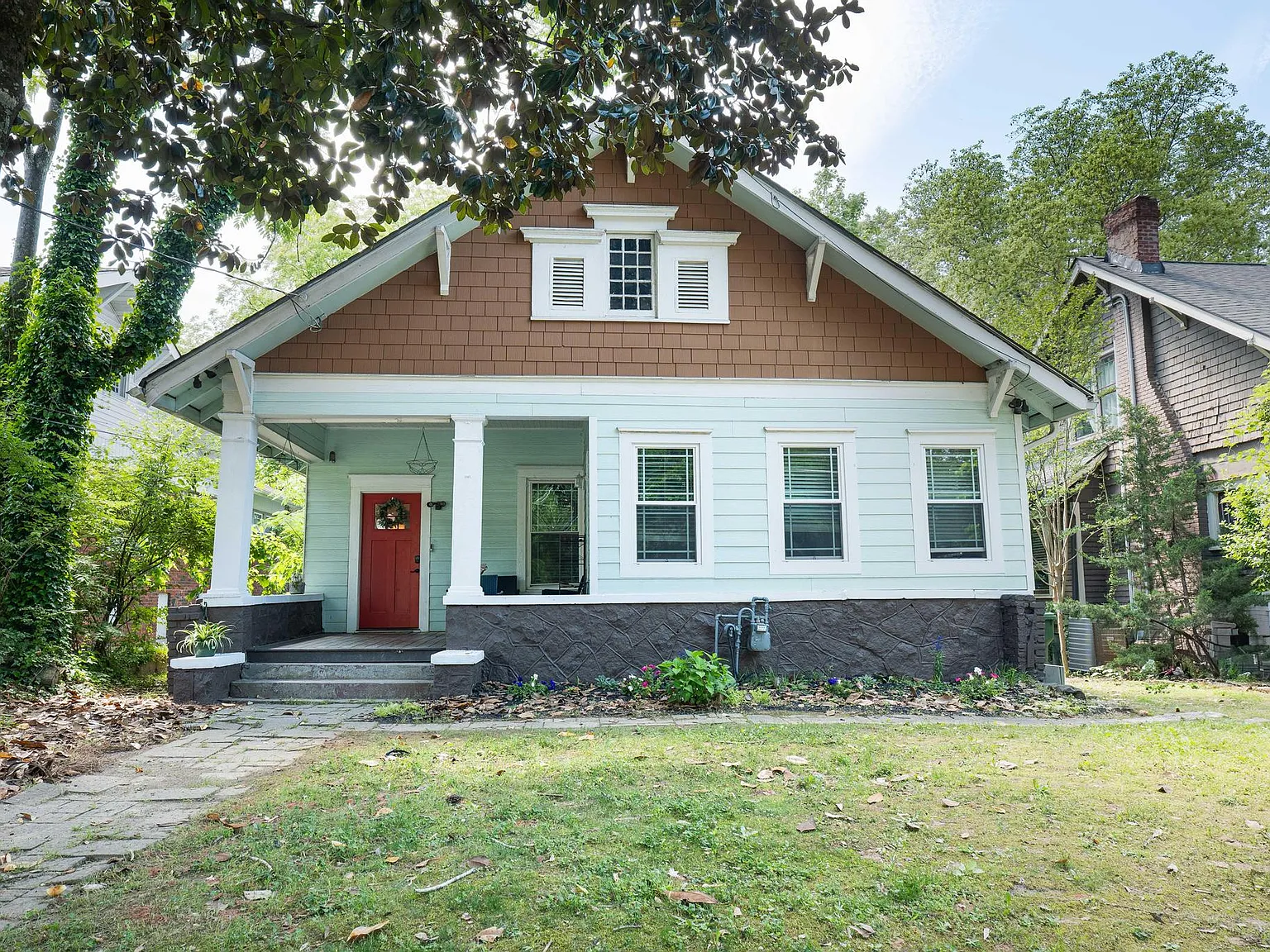 5 bed, 2708 sqft, $3,050 — Photo 1
