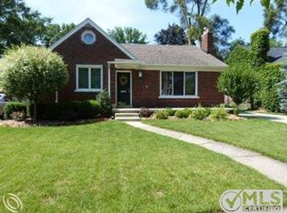 2265 Allard Ave, Grosse Pointe Woods, MI