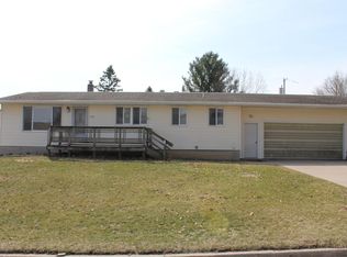 606 3rd Ave SW, Waukon, IA 52172