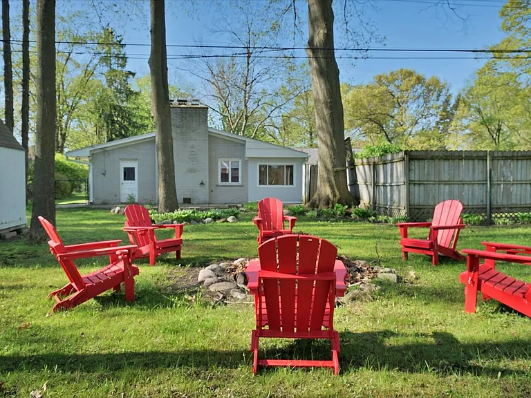 457 E Hurst Dr — Photo 23