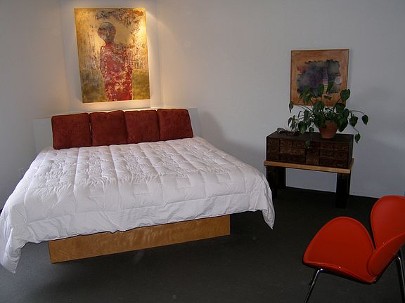 4th image of 958 W Campus Dr