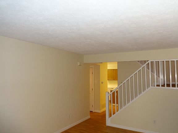 3rd image of 947 Philadelphia Dr