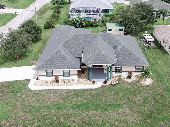 2nd image of 474 SW Pea Ct