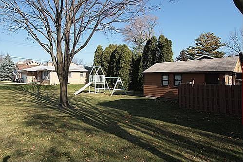 4th image of 5722 S Rosewood Ave