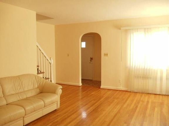 2nd image of 16-05 Bellair Ave