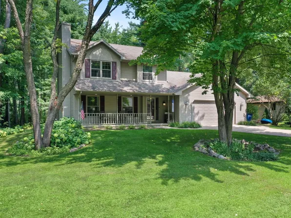 1744 Ives Ln, Suamico, WI 54173