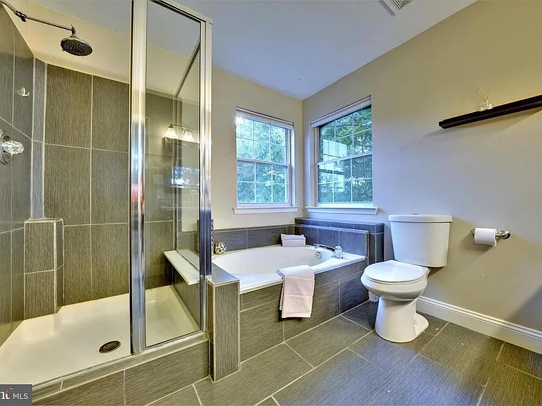 494 Pitt Ct — Photo 14