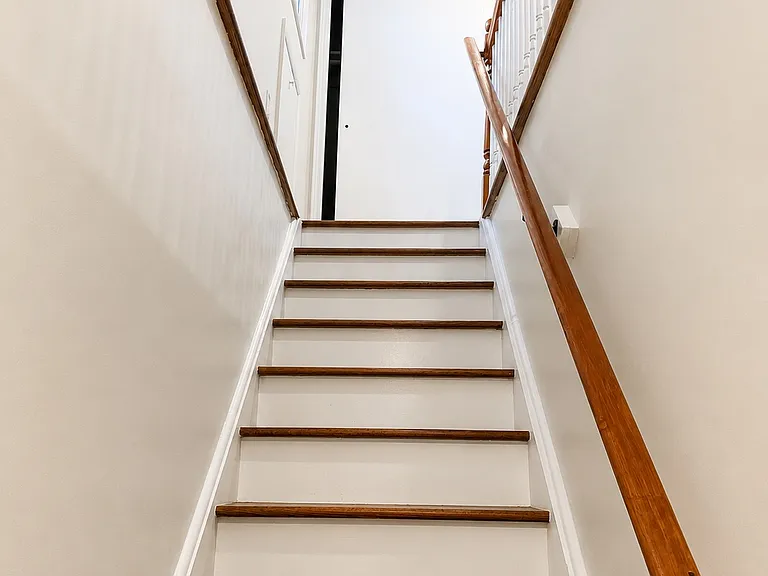 10 Pershing Ave — Photo 5