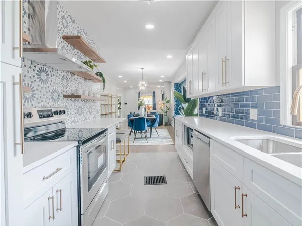 700 E 43rd St, Kansas City, MO 64110