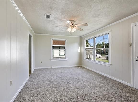 3rd image of 15 Vivian Ct