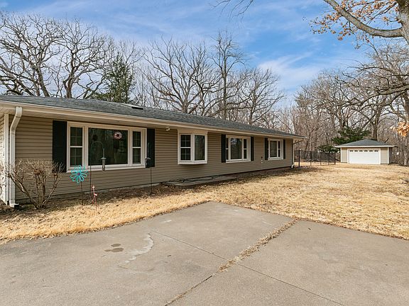 4th image of 1700 46th St