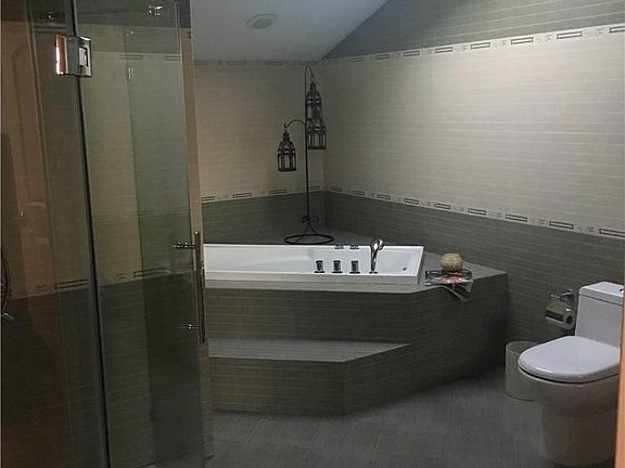 4th image of 441 B East Broadway #43