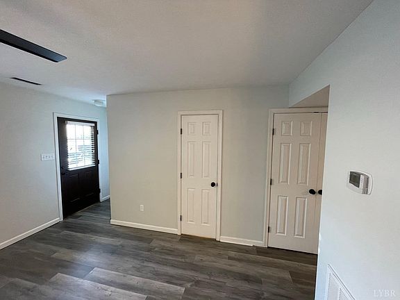5th image of 108 Old Tavern Cir