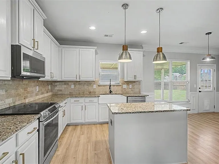 8757 Danley Dr — Photo 8