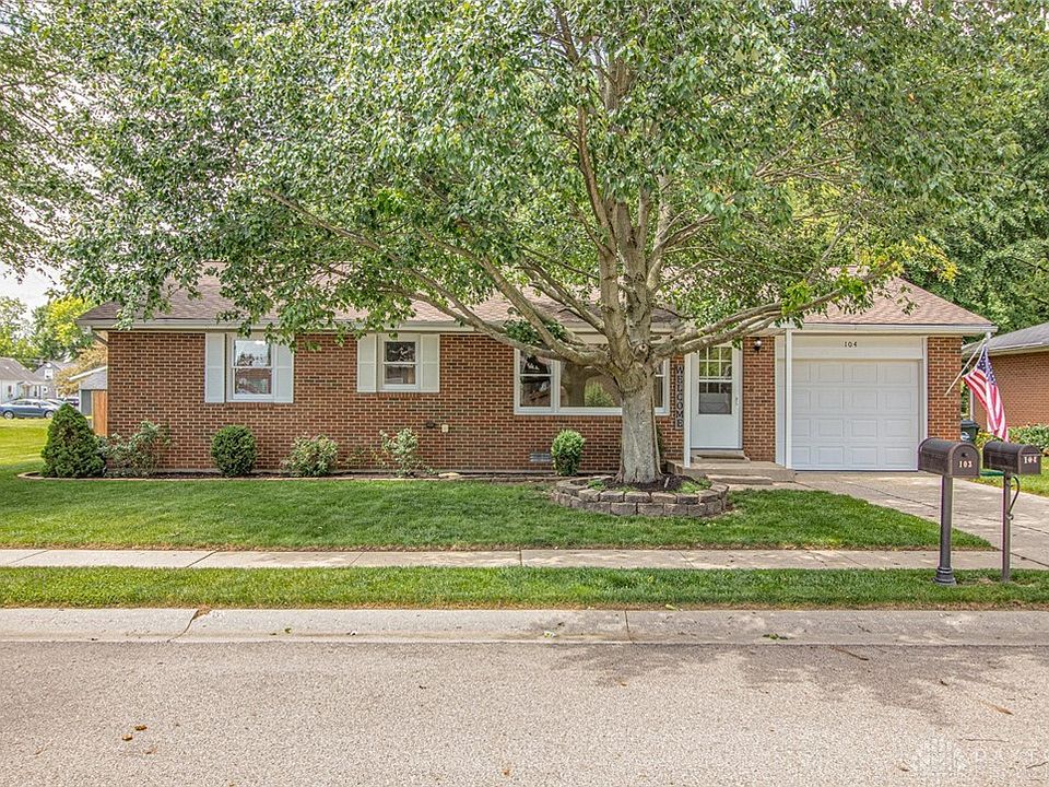 1st image of 104 White Oak Dr