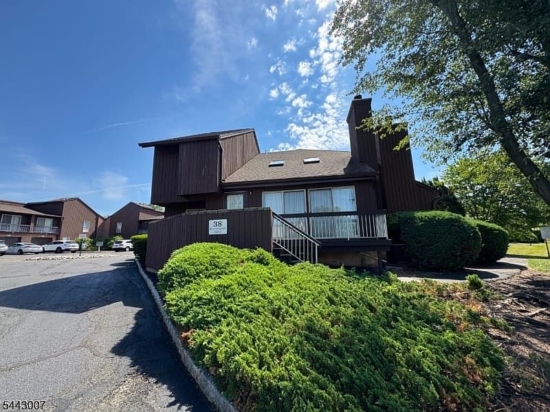 1st image of 3811 Bloomingdale Dr
