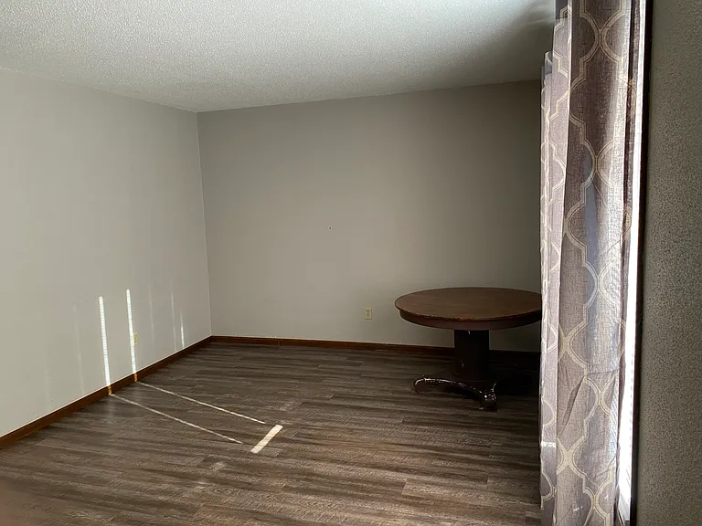 204 E 2nd St #2 — Photo 9