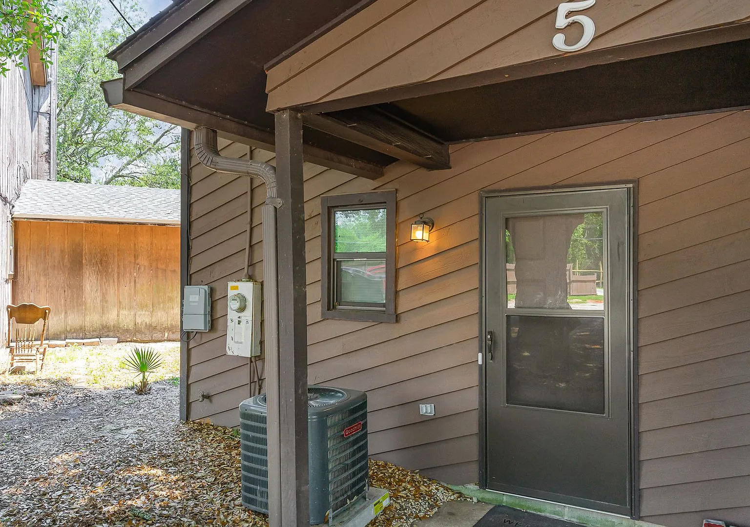 Waterfront Boatdock | Fully Furnished | Utilities Included | Minutes From Nas Pensacola — Photo 4