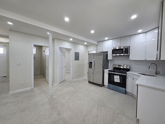2nd image of 16919 69th Ave Floor 1